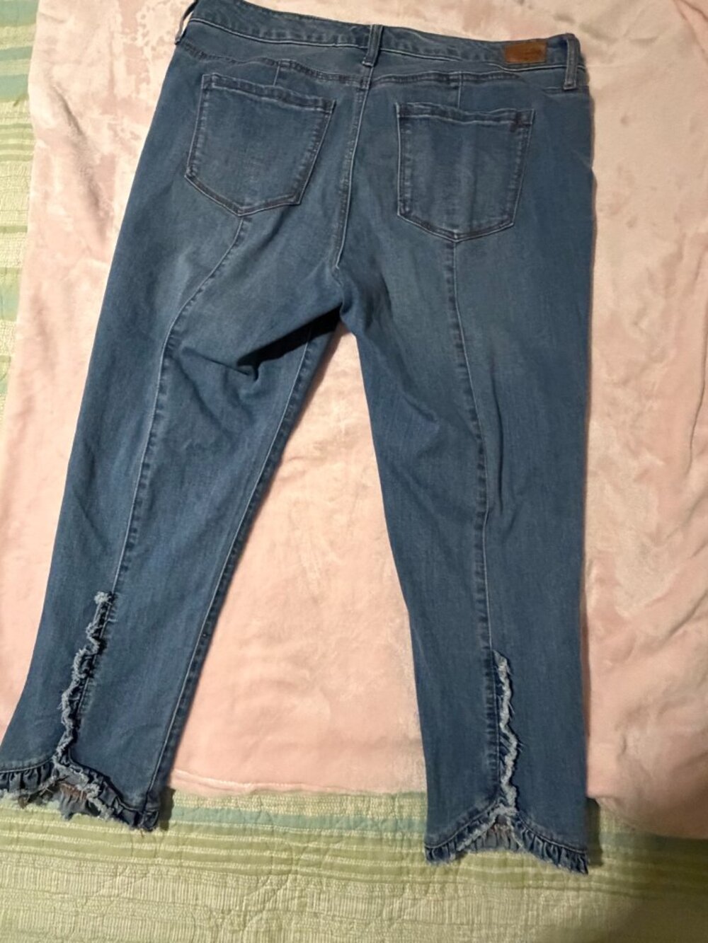 Womens Crop Jeans.